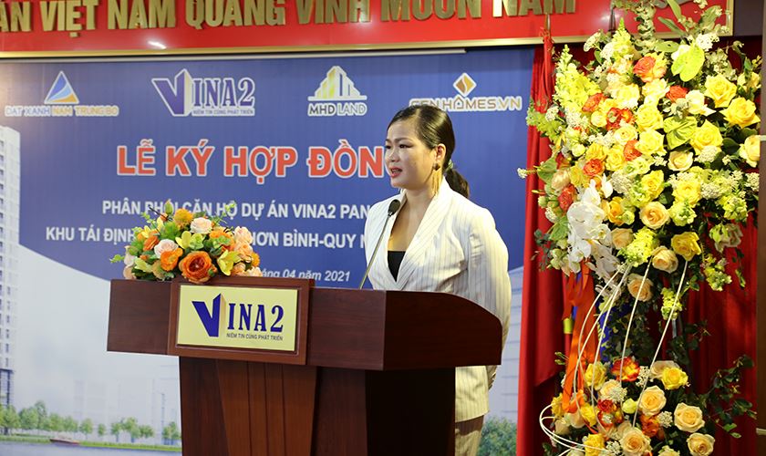 Bà Trần Minh Hồng phát biểu