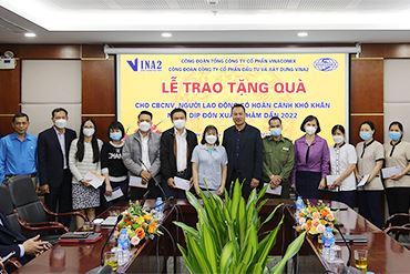 VINA2 trao quà hỗ trợ CBCNV và lao động có hoàn cảnh khó khăn nhân dịp tết Nguyên Đán Nhâm Dần 2022